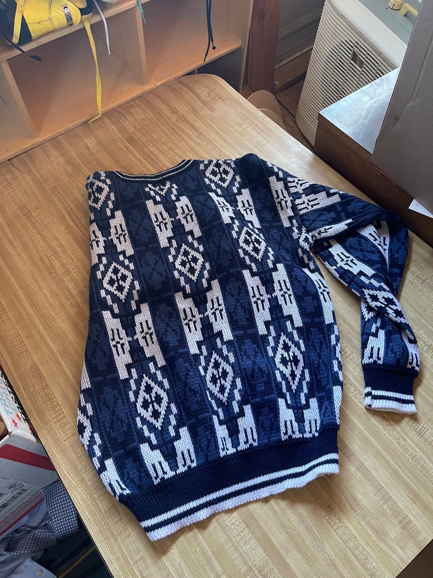 Vintage sweater medium