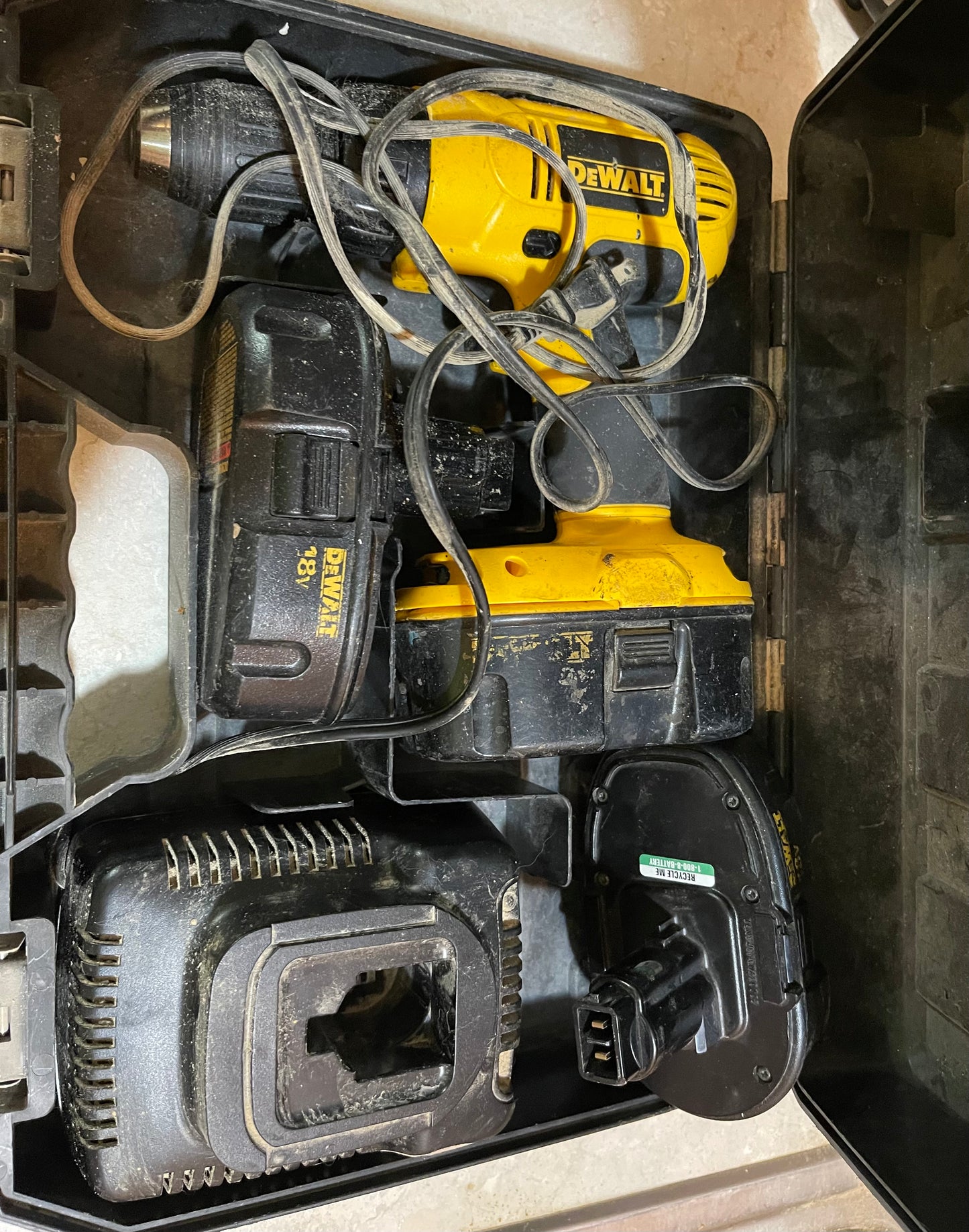 Dewalt 18v drill with 3 batteries and charger