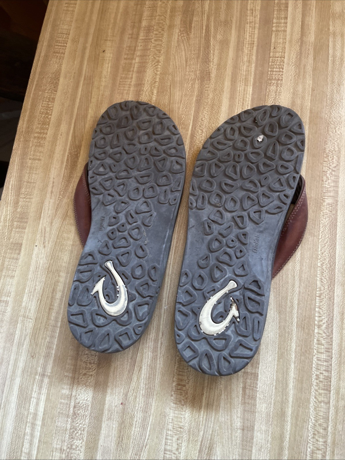 olukai flip flops mens 13 Wide