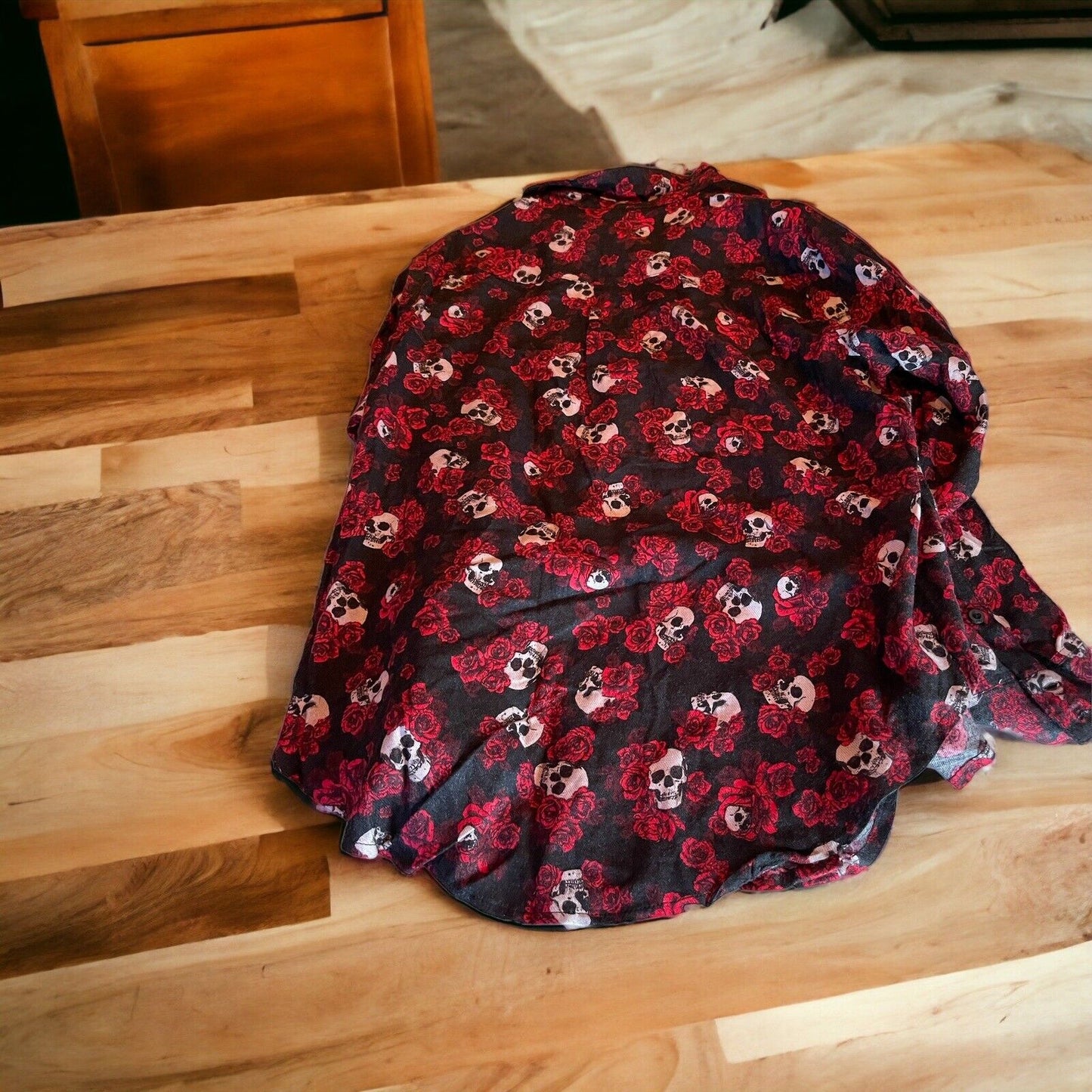 Torrid Button Up Top Size 0 Skull And Roses All Over Print