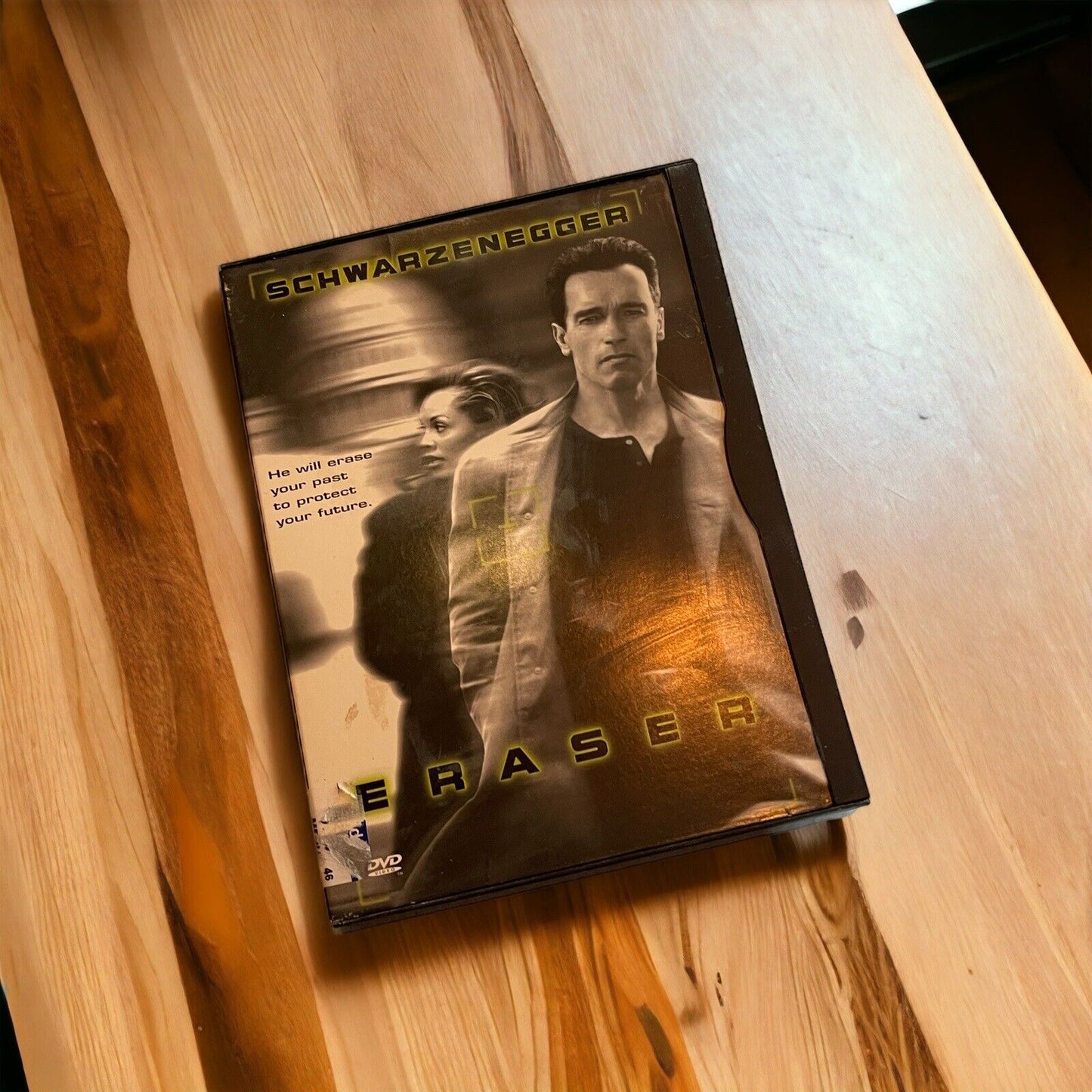 ERASER Arnold Schwarzenegger 1996 Warner Brothers DVD Widescreen and Standard