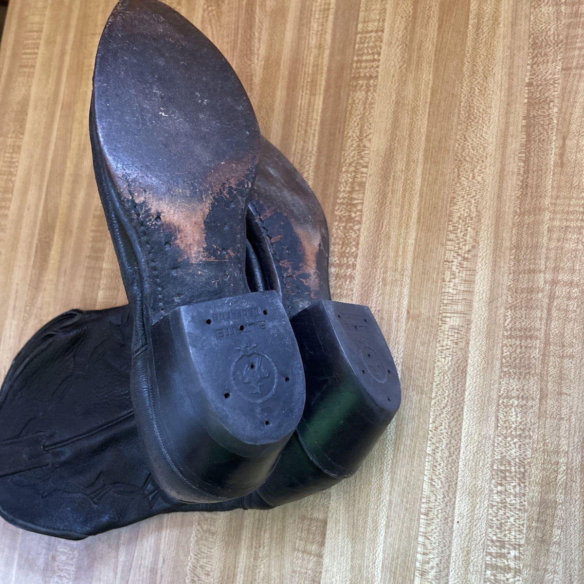 laredo cowboy boots 8