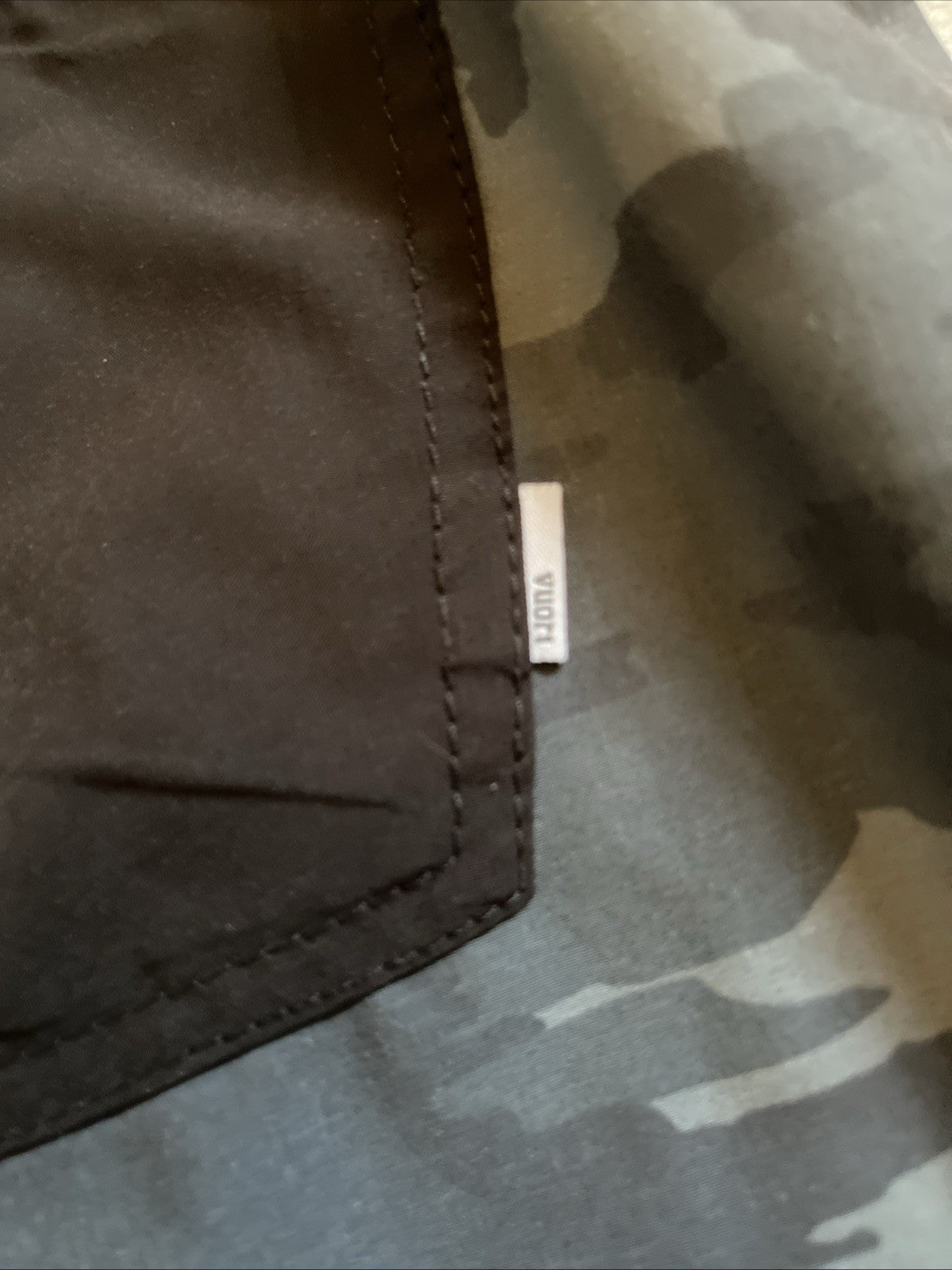 Vuori Camo Shorts Large