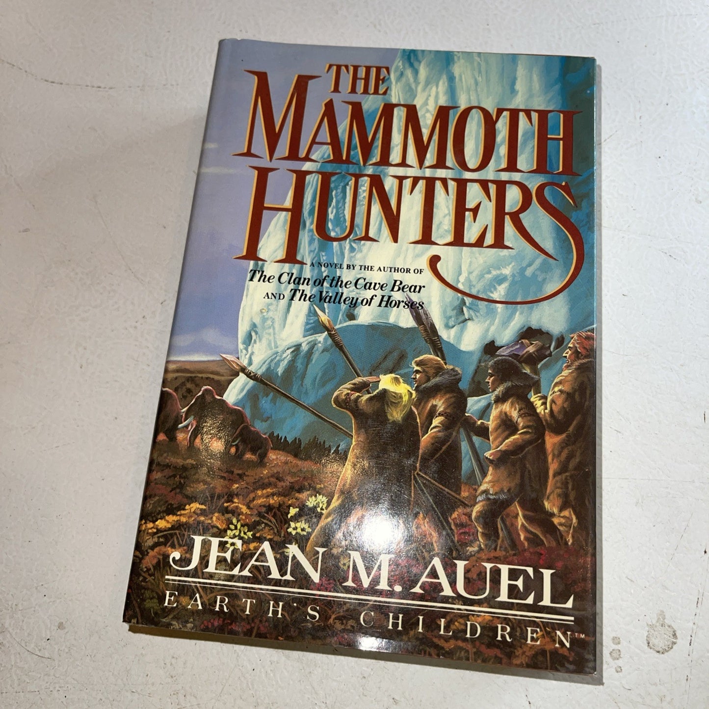 the mammoth hunters by jean m. auel Hardcover