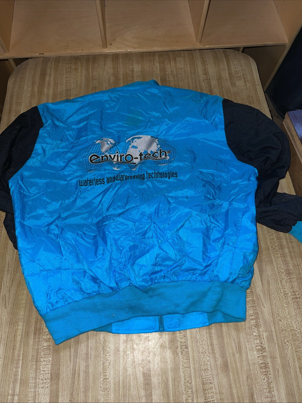 Vintage Apparel Of Las Vegas Windbreaker Medium