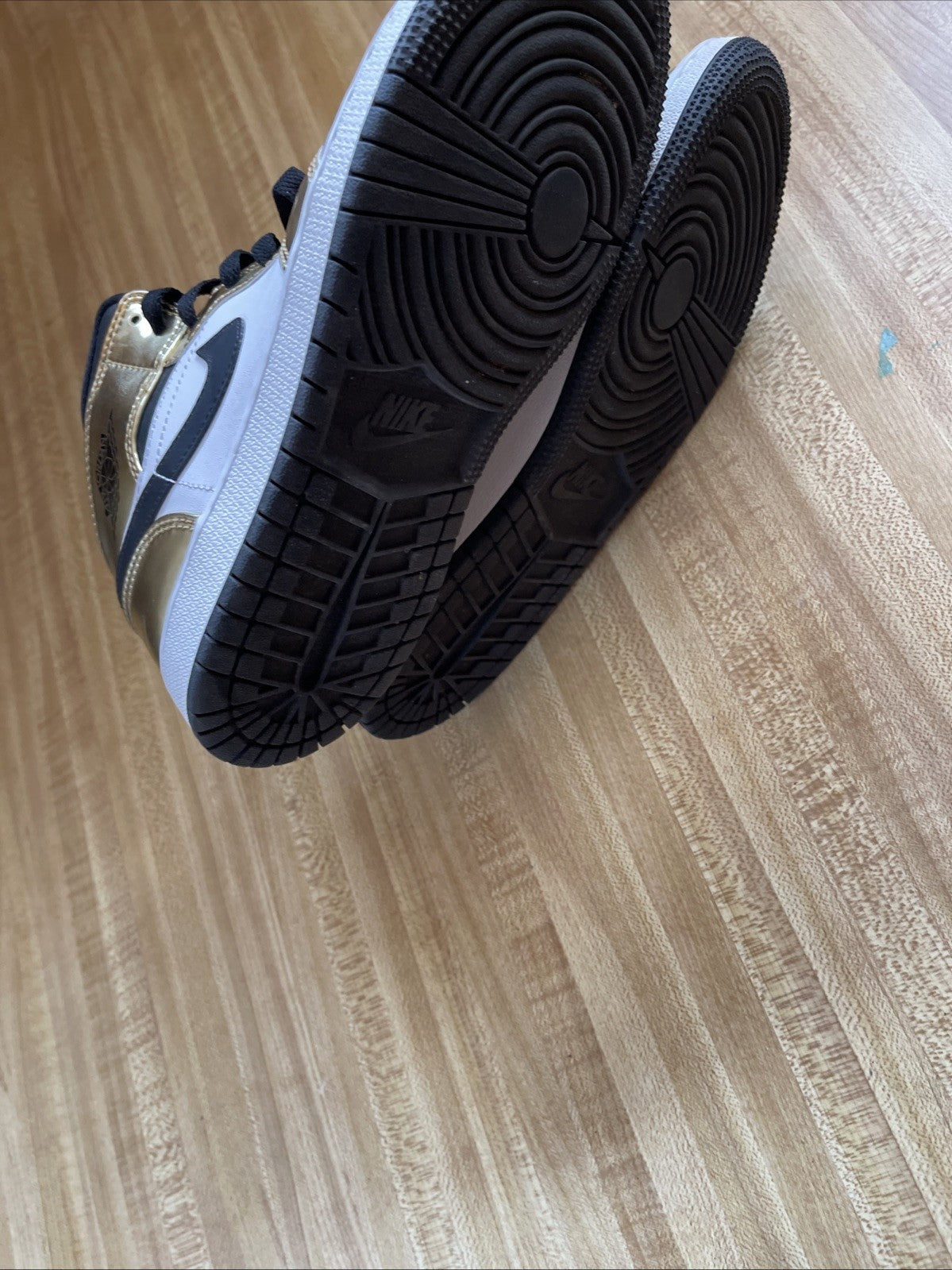 Nike Air Jordan 1 Mid SE GS Metallic Gold 5Y
