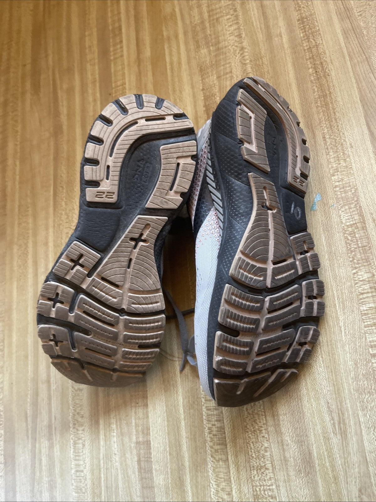 Brooks Adrenaline GTS 22 8 Wide