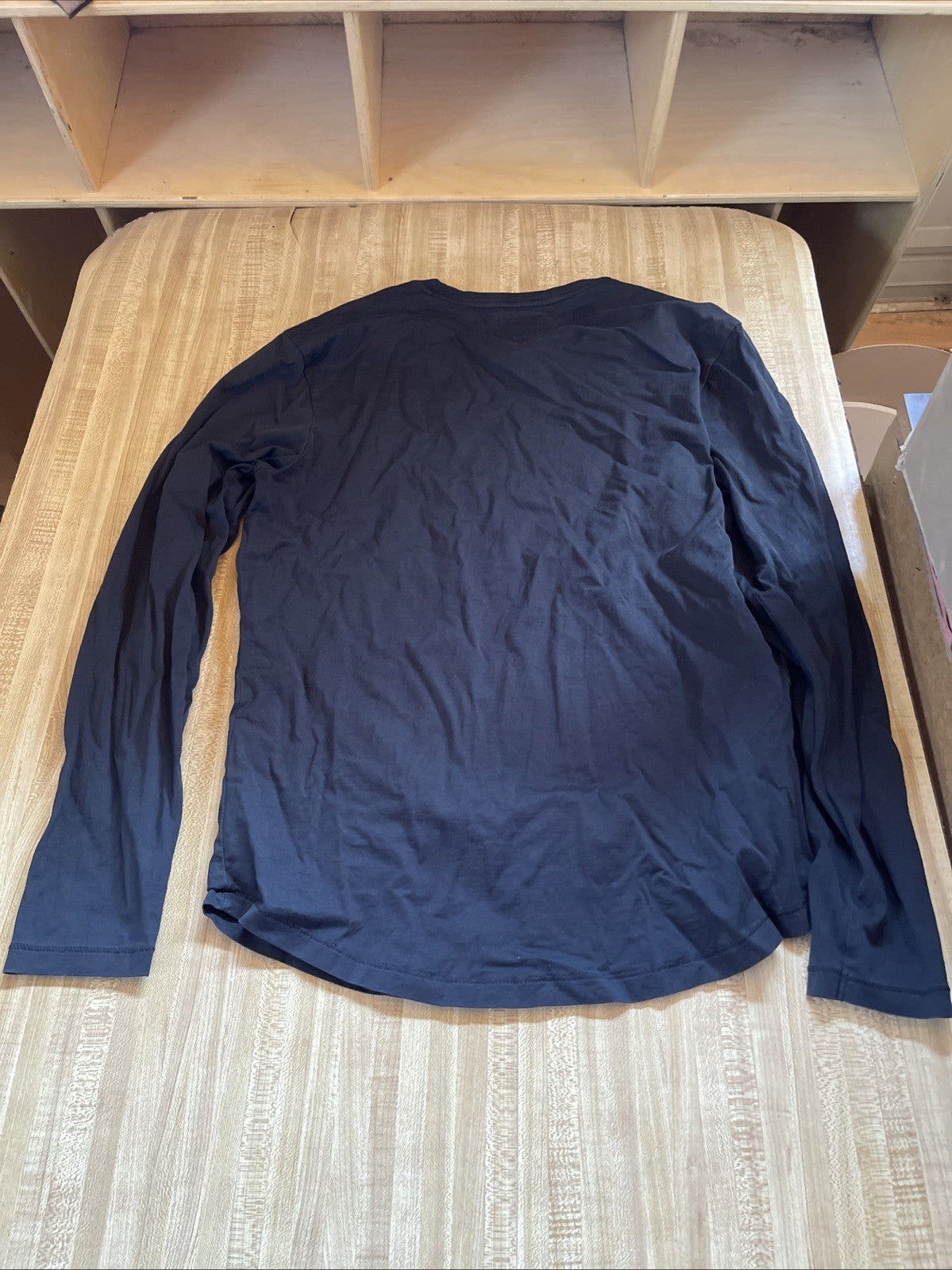 cuts curve hem shirt long sleeve Medium