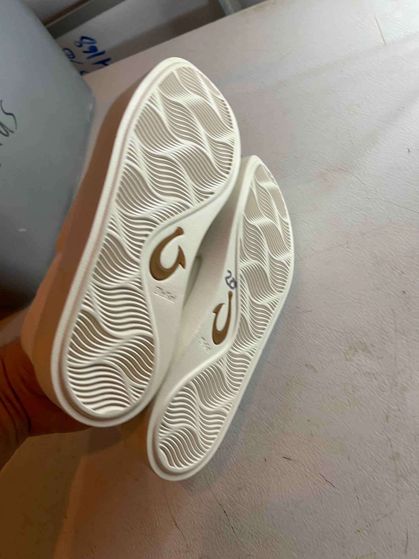 Olukai sneakers size 8