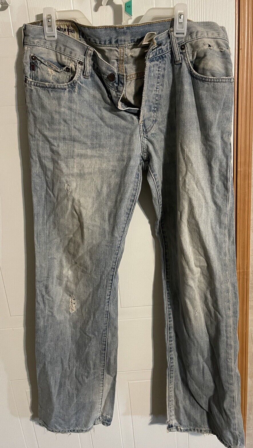 Abercrombie distressed jeans 32x34 in light blue denim with worn and faded details