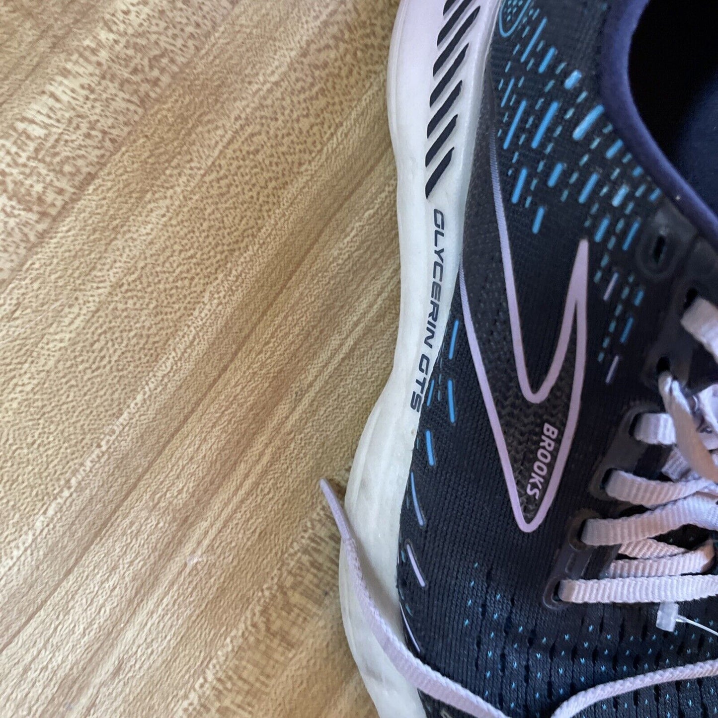 Brooks Glycerin GTS 20 women’s size 7 black running shoe with pink and blue accents