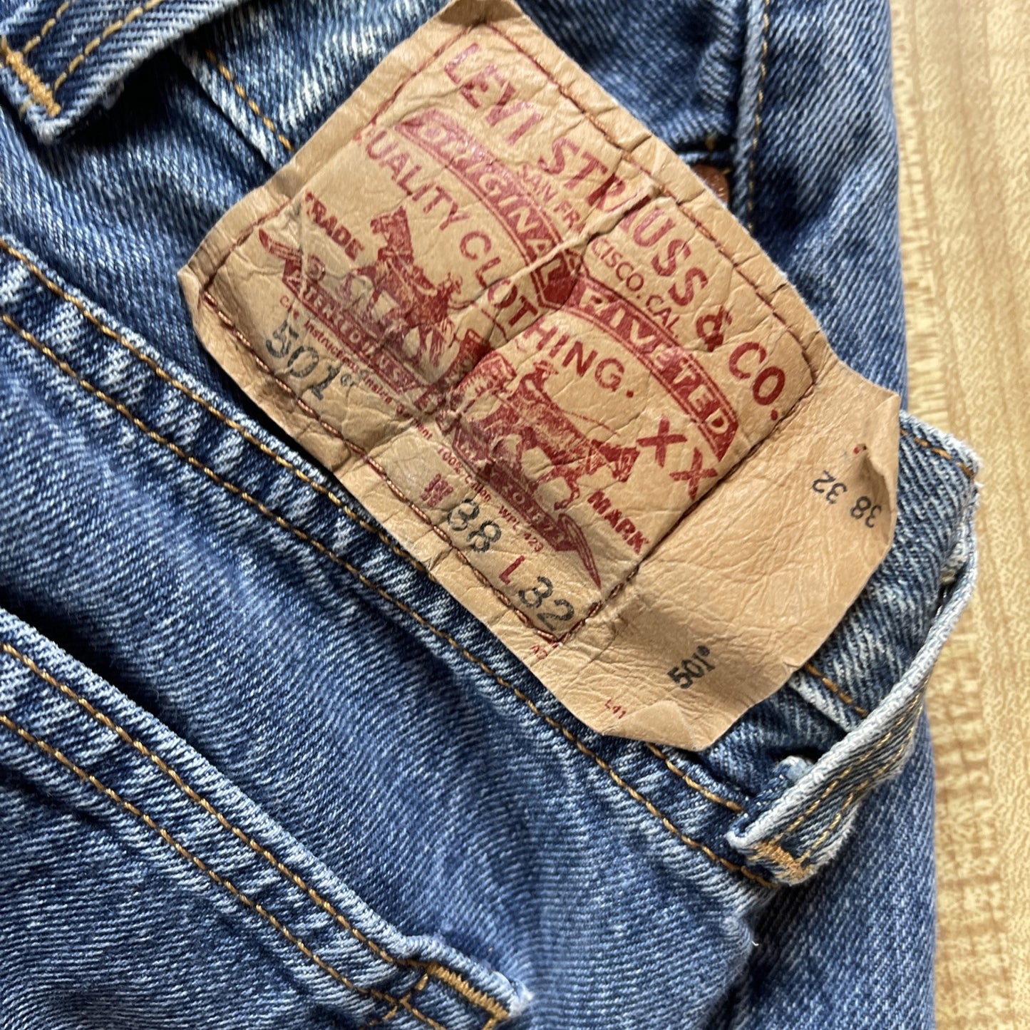 Vintage Levi’s 501 38x32