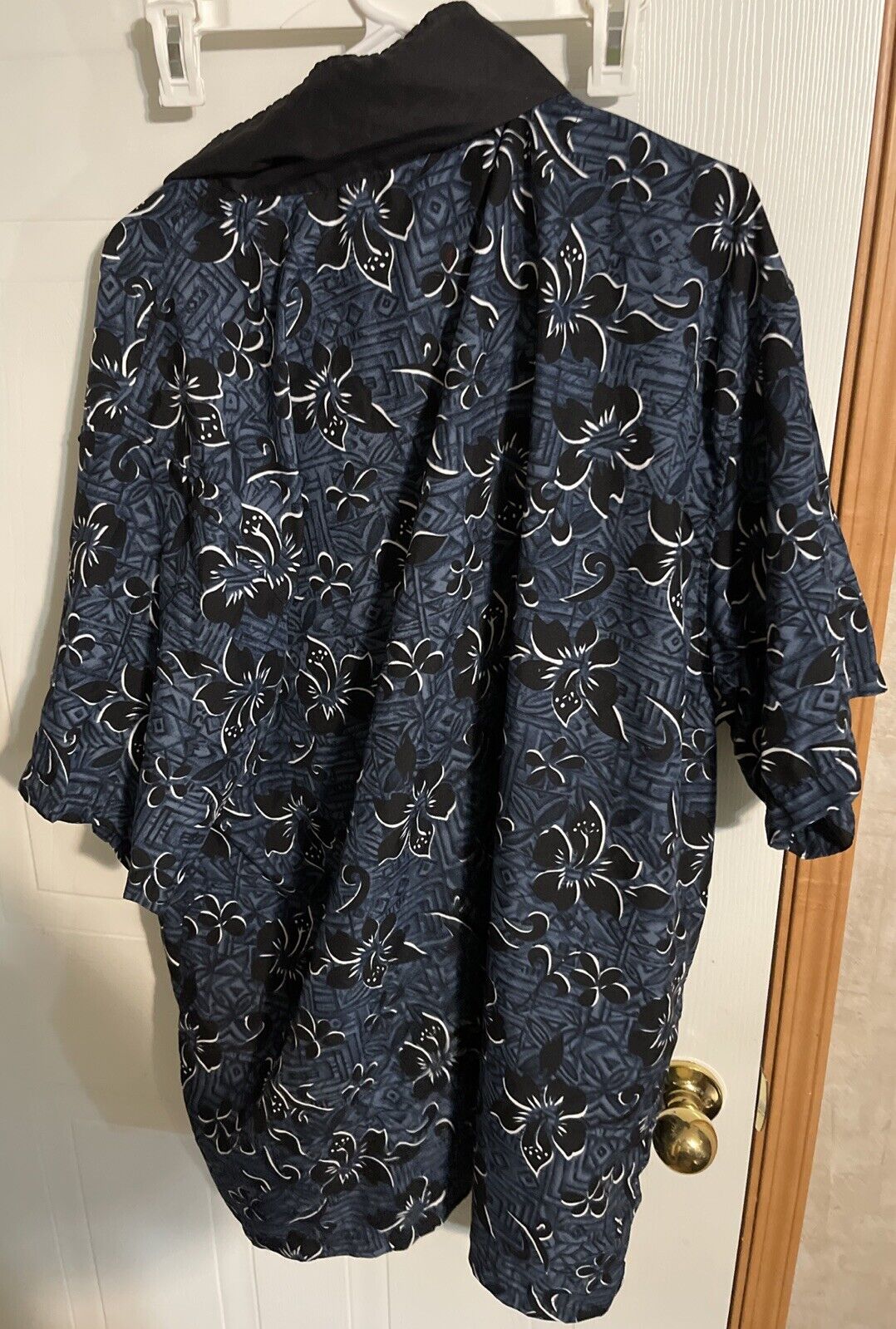 Zero Gravity Hawaiian shirt XL in dark blue with black and white floral pattern from 1118 Emporium