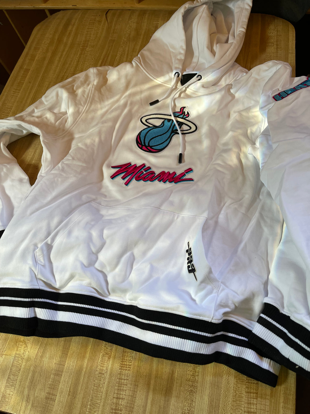 Pro standard Miami Heat hoodie xl