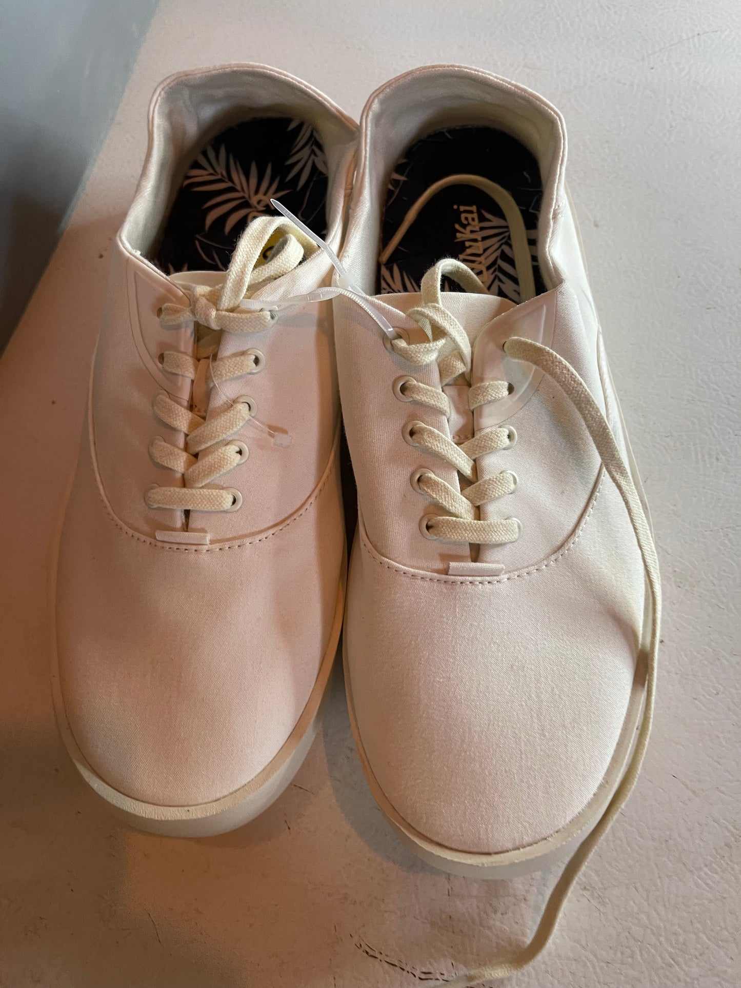Olukai sneakers size 9