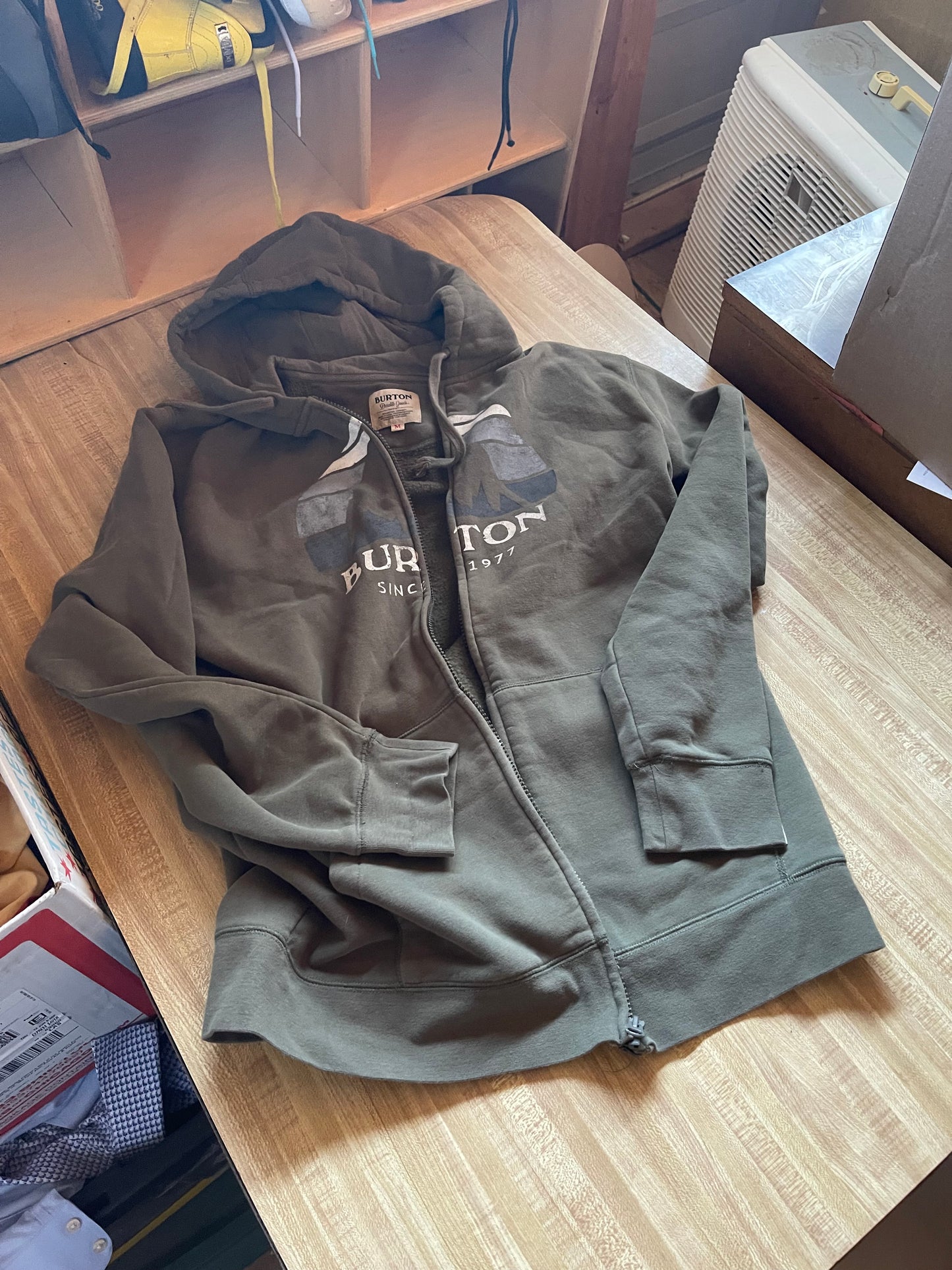 Burton hoodie medium