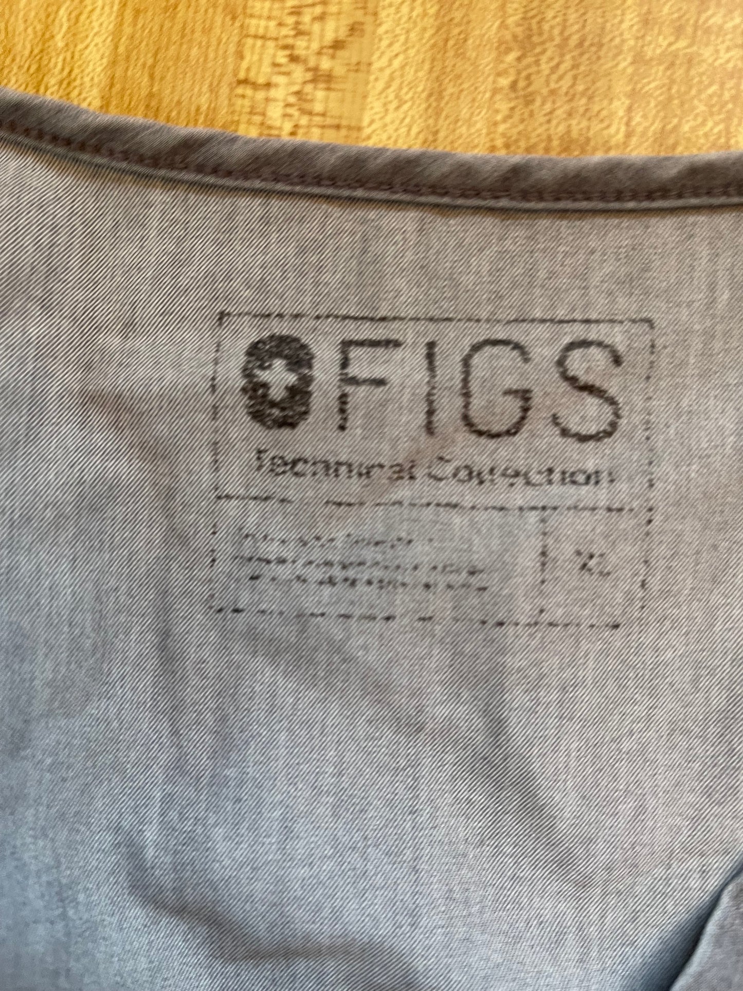 Figs scrubs set pants LT top xl
