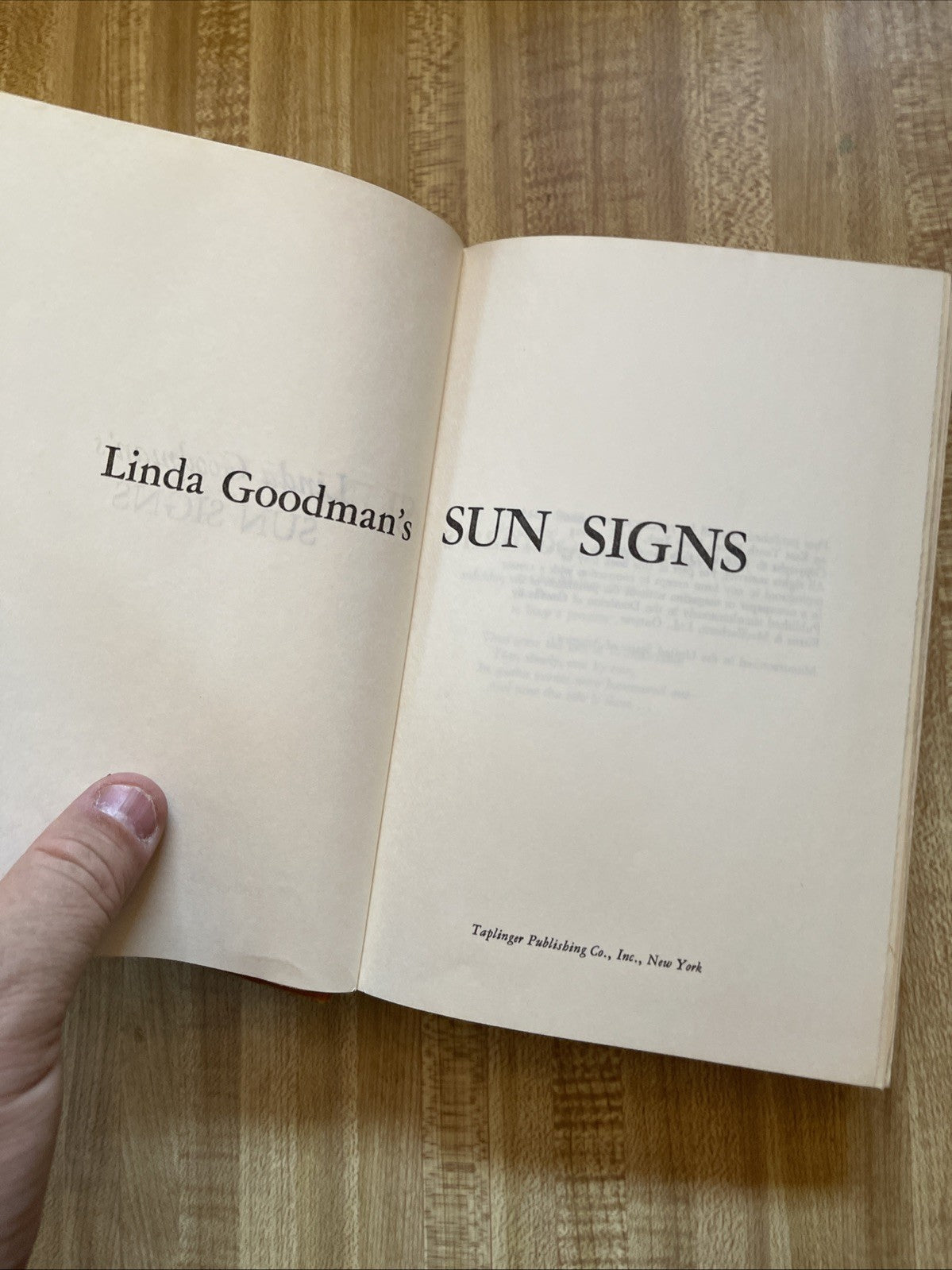 Linda Goodman's Sun Signs, 1968, Vintage Astrology Hardcover - Good