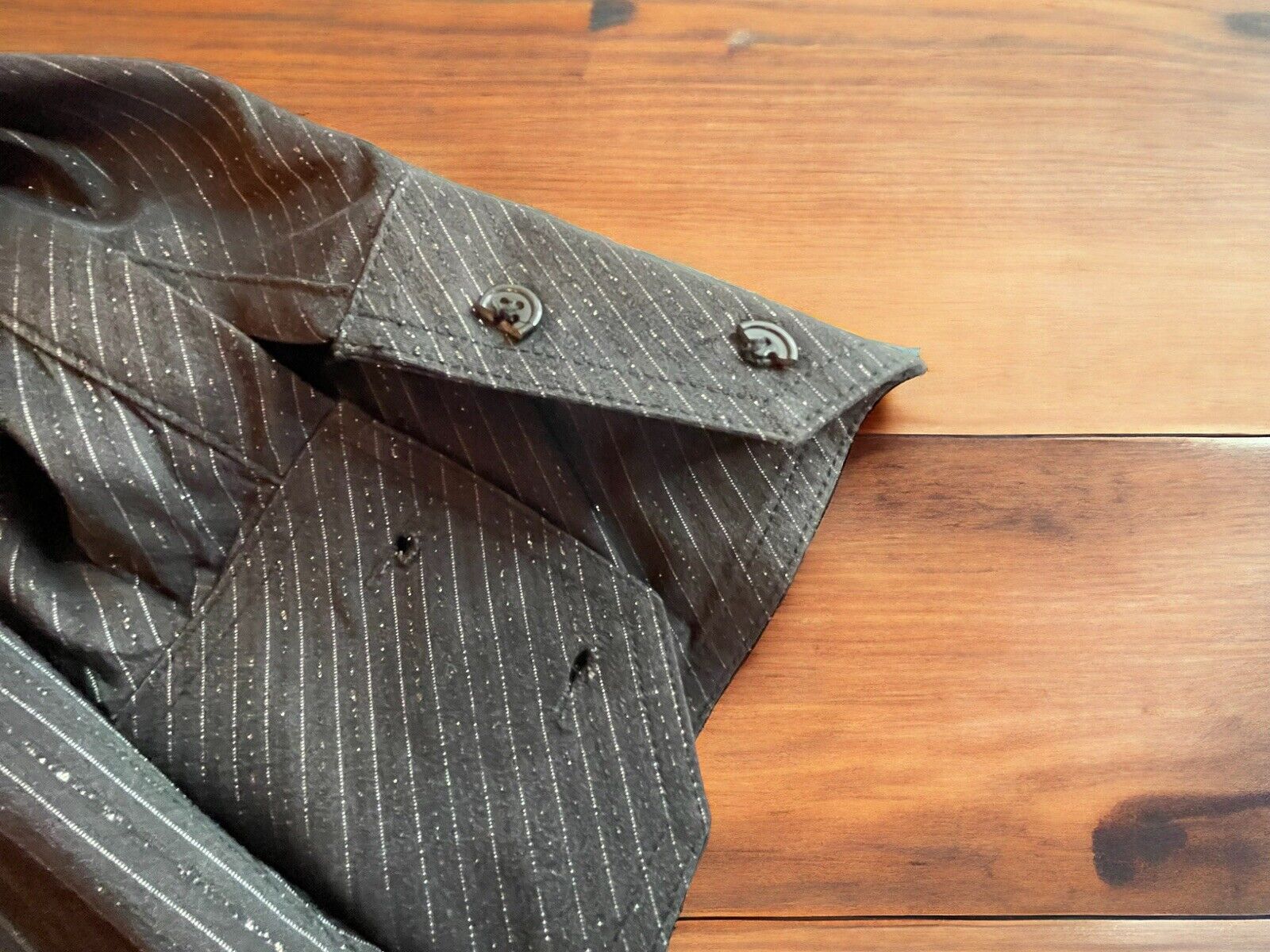 Roar Button Up Medium The Buttons On One Of The Cuffs Are Broken