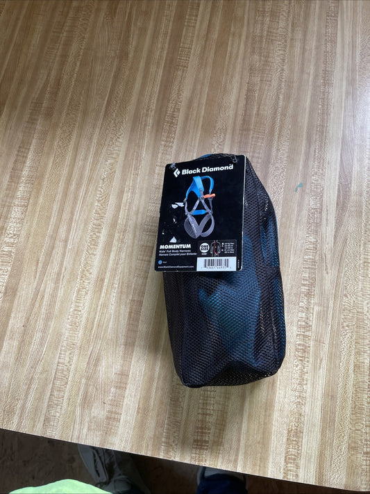 BLACK DIAMOND Momentum Kids Full Body Rock Climbing Harness One Size, Azul 