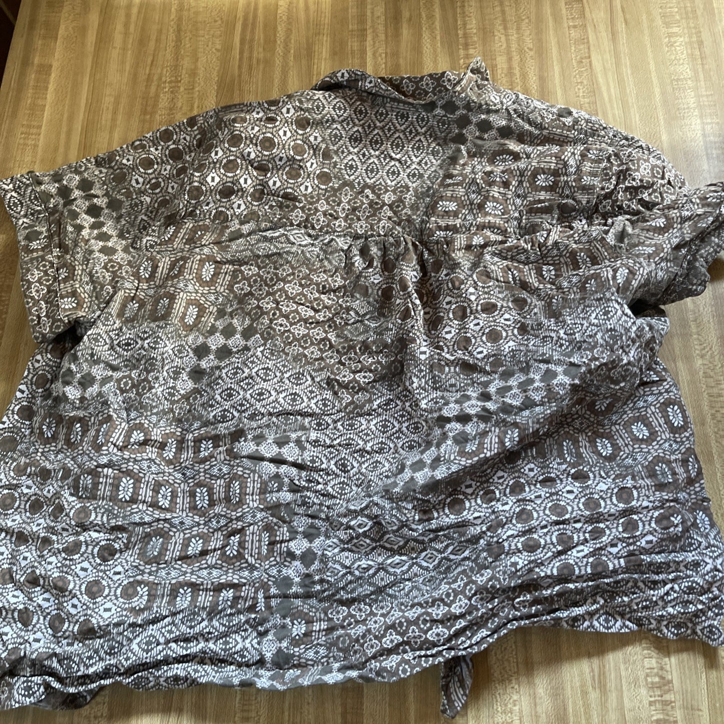 Erika Button Up XL