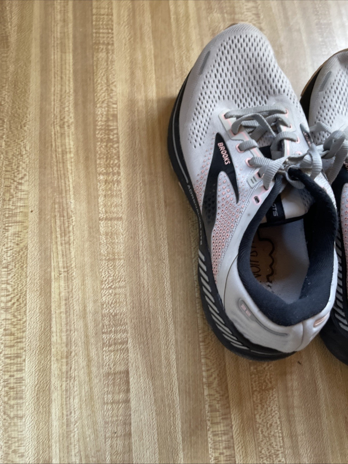 Brooks Adrenaline GTS 22 Size 8