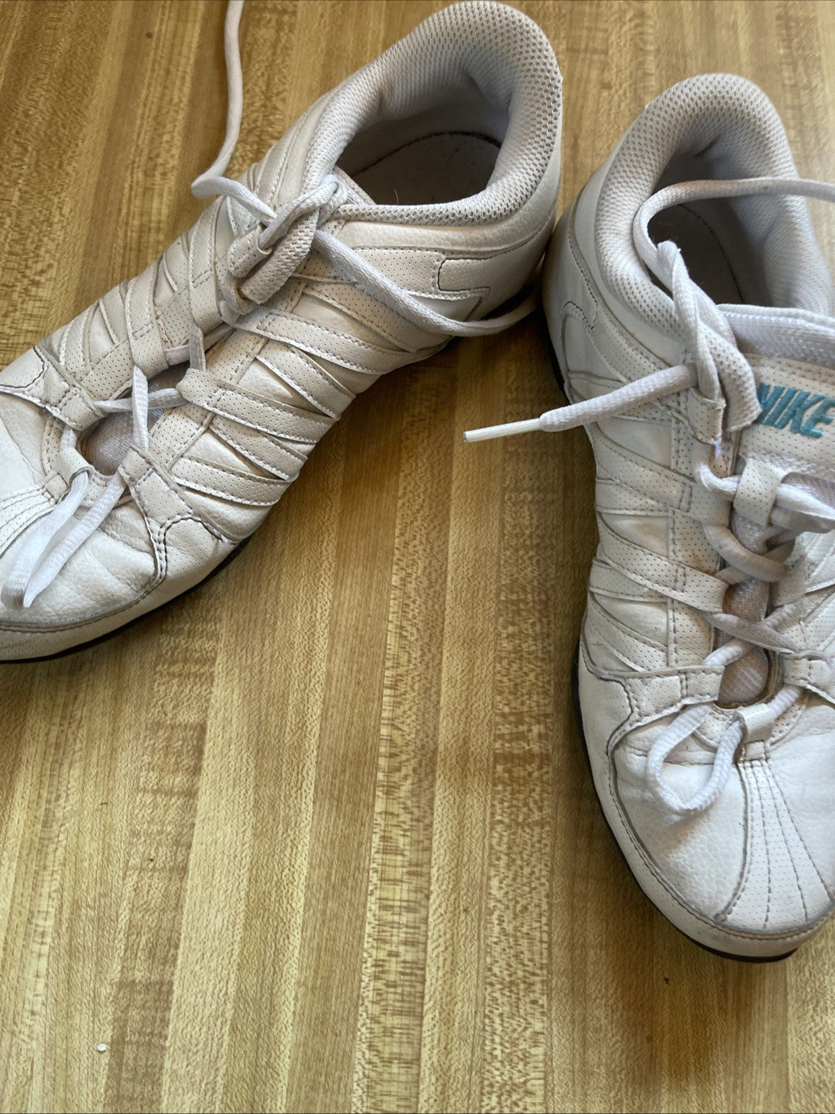 Nike Musique 4 Size 7