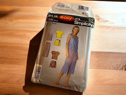 Simplicity Pattern 4536  Set of Tops, Capri Pants or Skorts  10 ~ 20