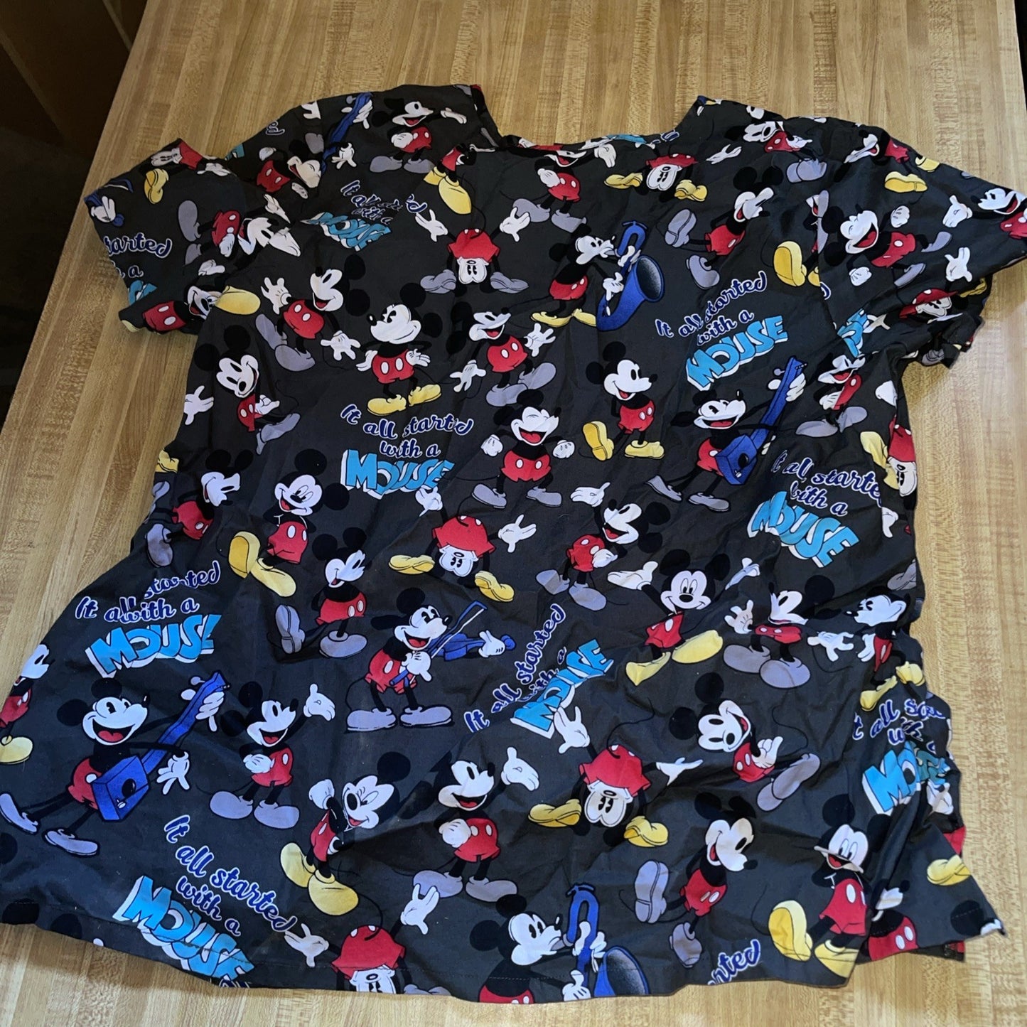 Disney Scrubs Top 2XL 