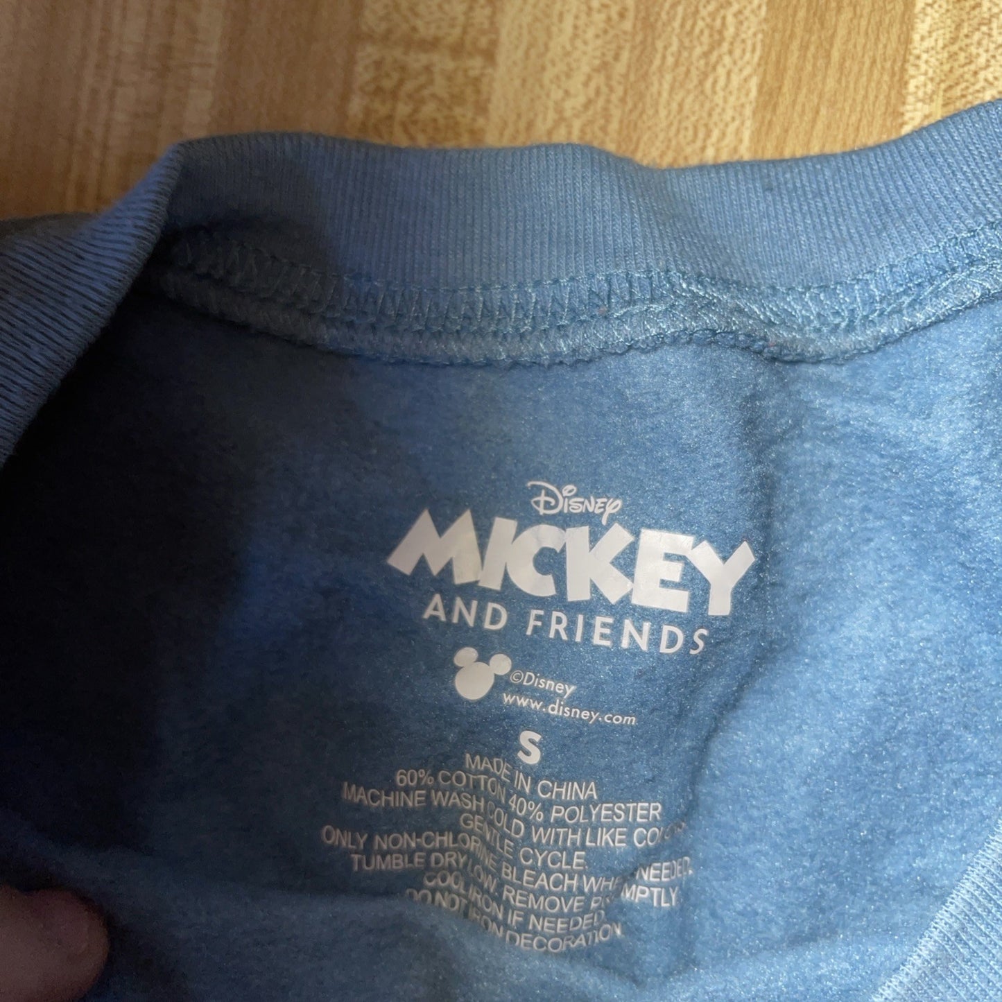 Disney Mickey And Friends Sweatshirt Small 