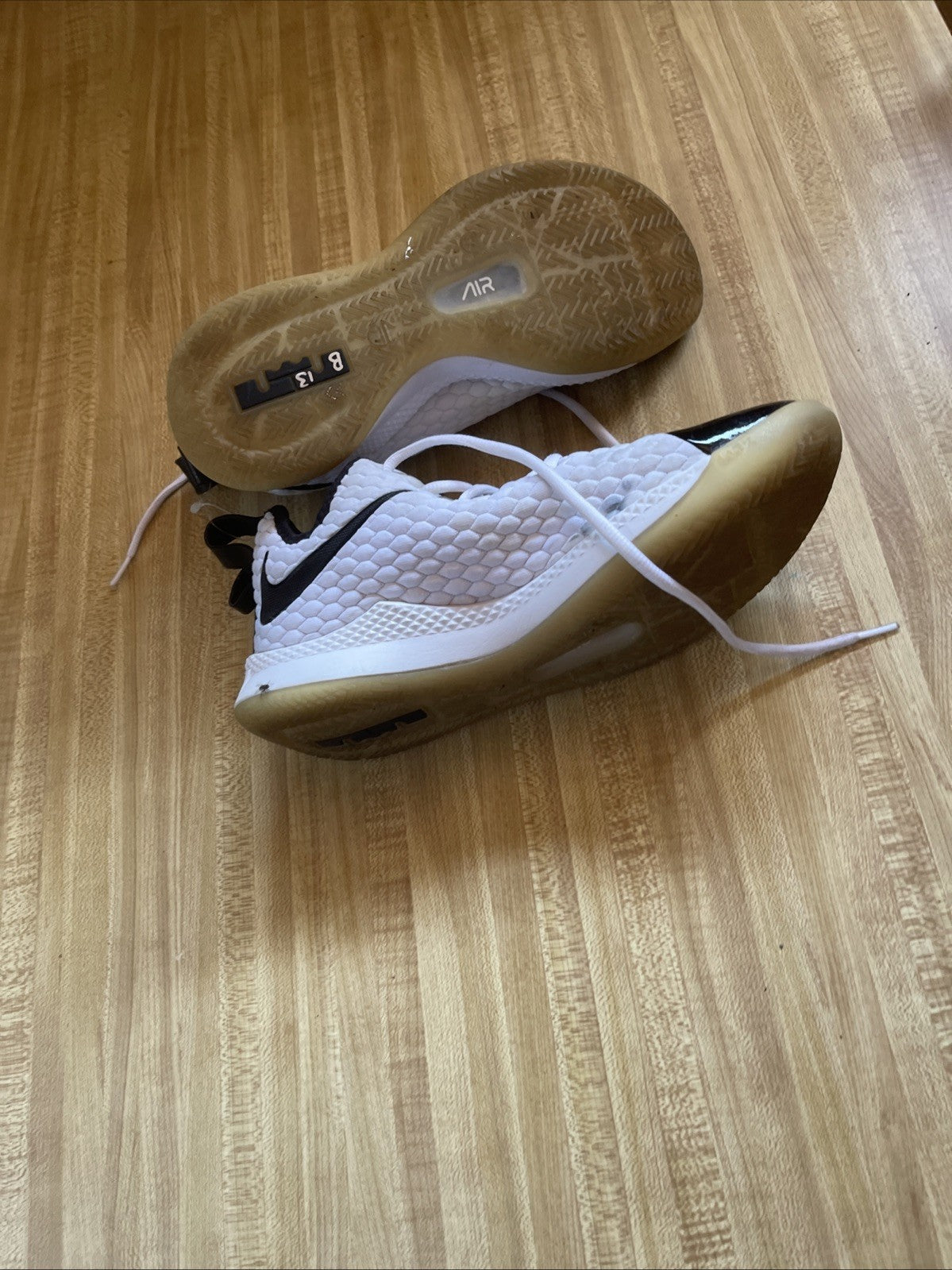 Nike LeBron Witness 3 Size 9.5