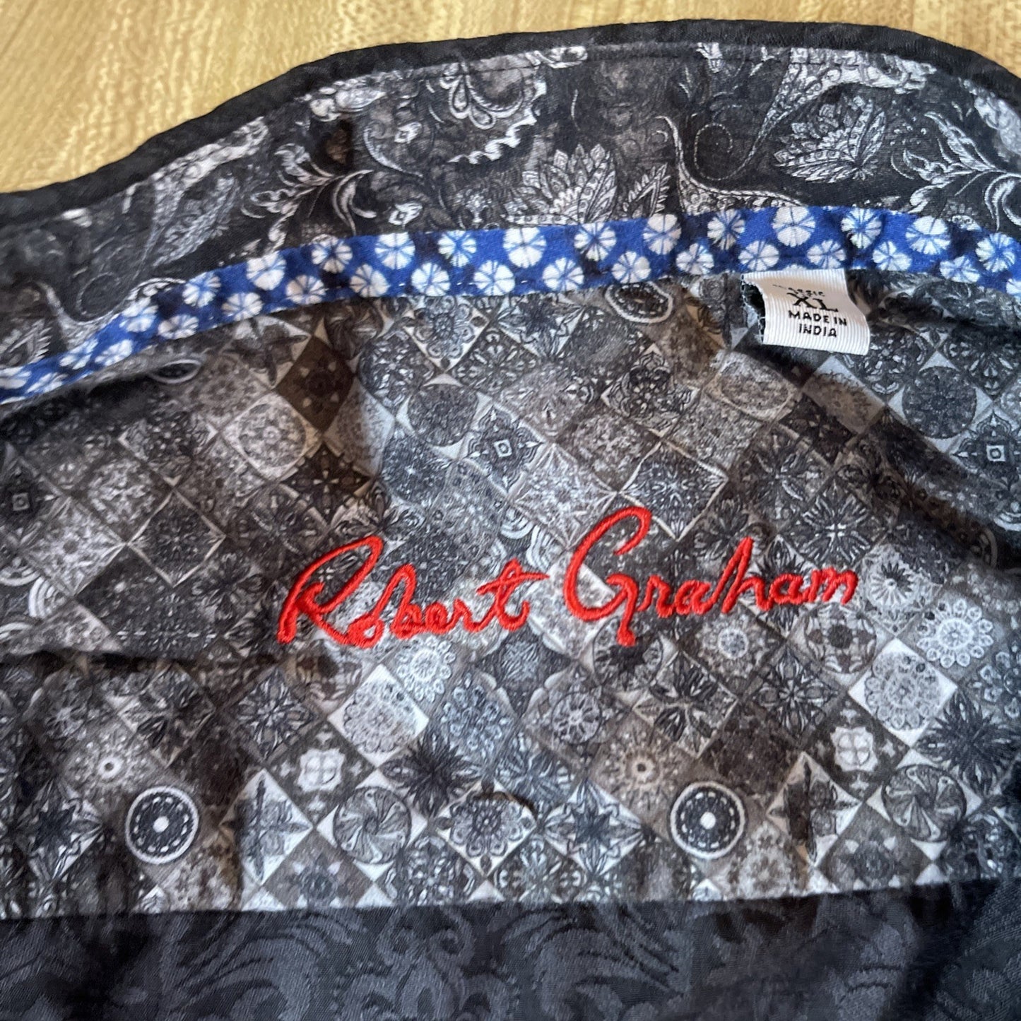 Robert Graham Button Up XL
