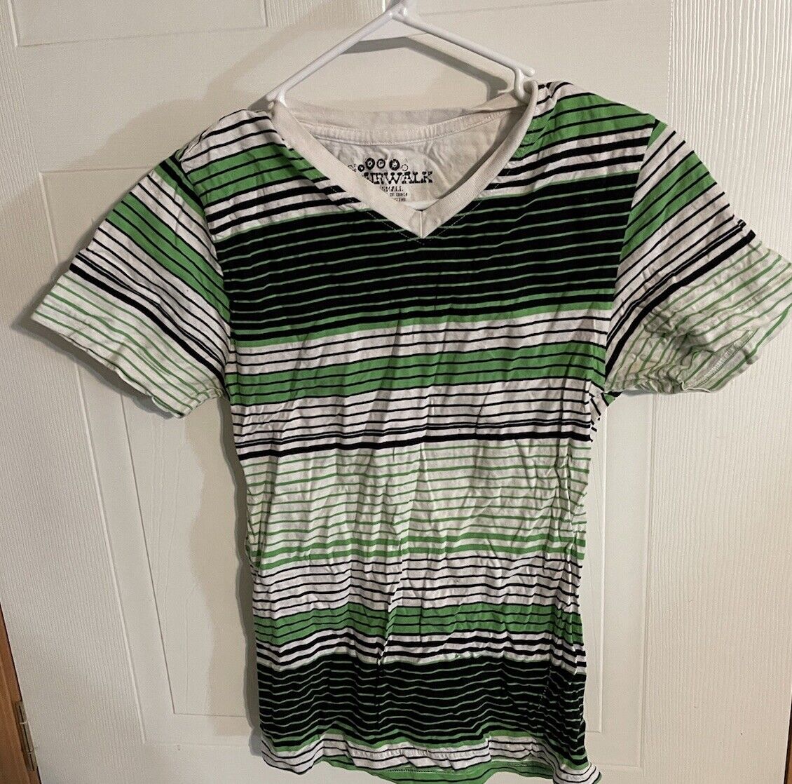 Airwalk V Neck T Shirt Small 