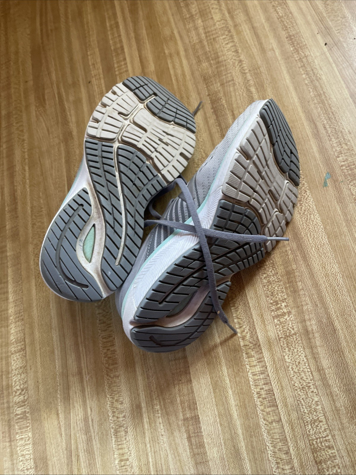New Balance 860 Size 9
