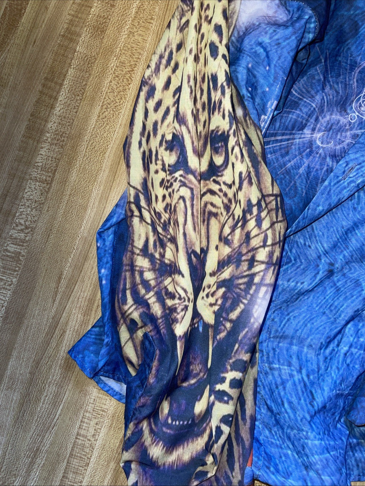 Mondo Limited Edition Button Up XL