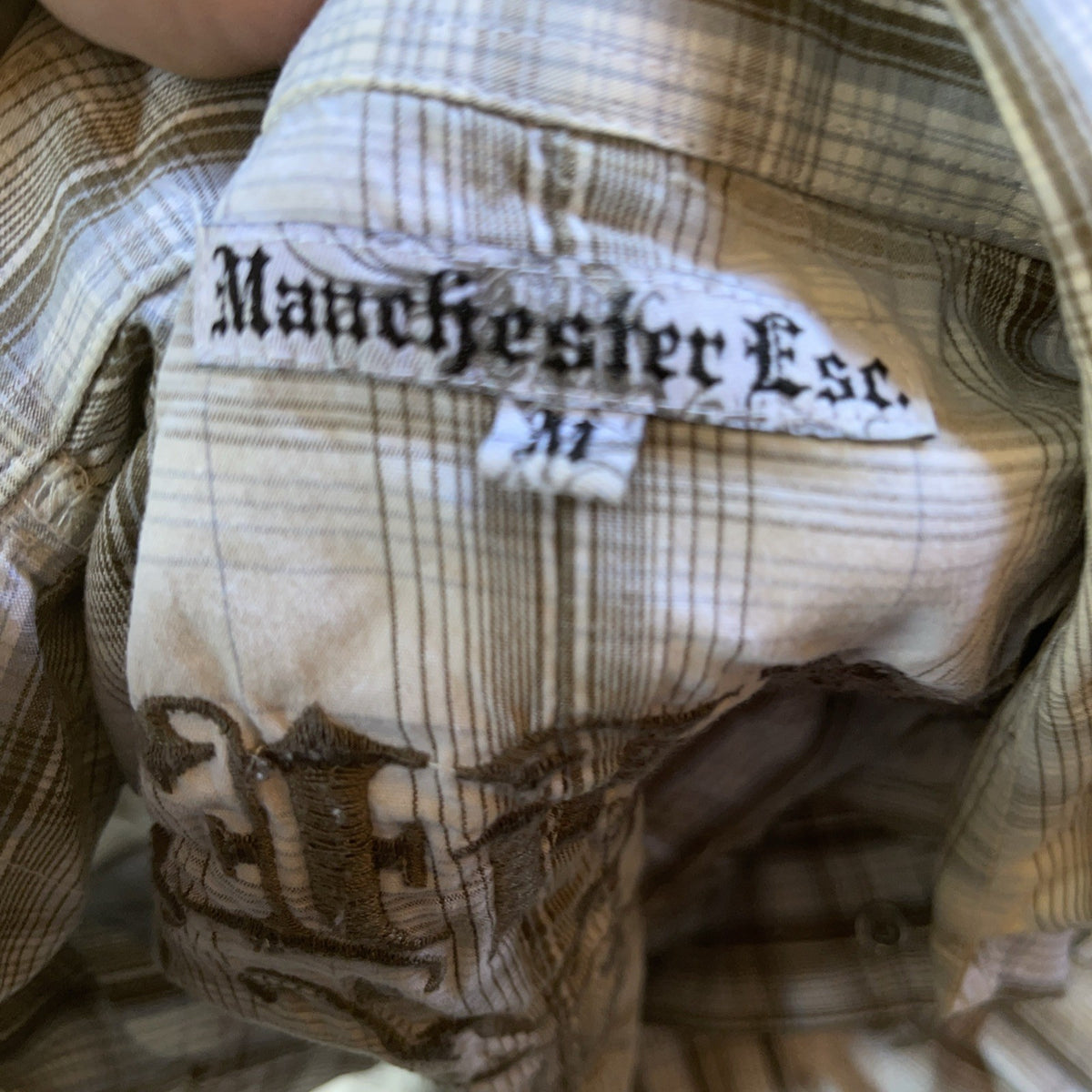 Manchester Esc Embroidered Pearl Snap Medium 