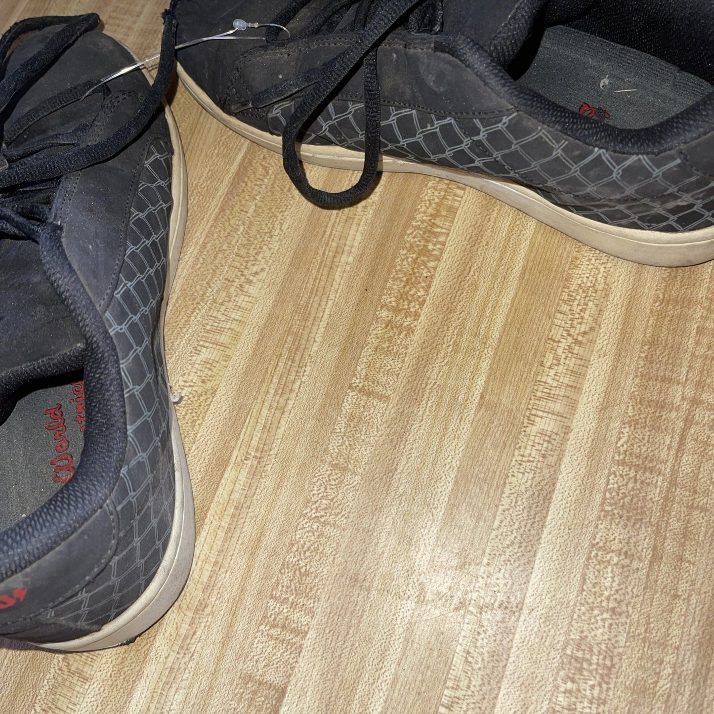 world industries skate shoes 9.5