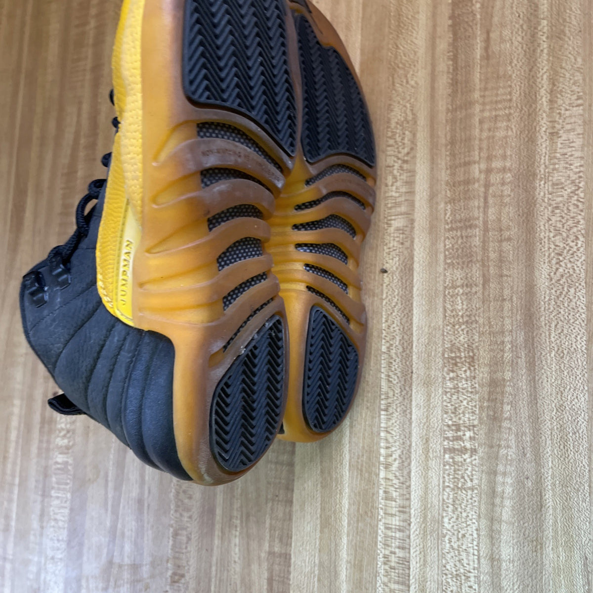 Jordan 12 Retro 5Y University Gold Black