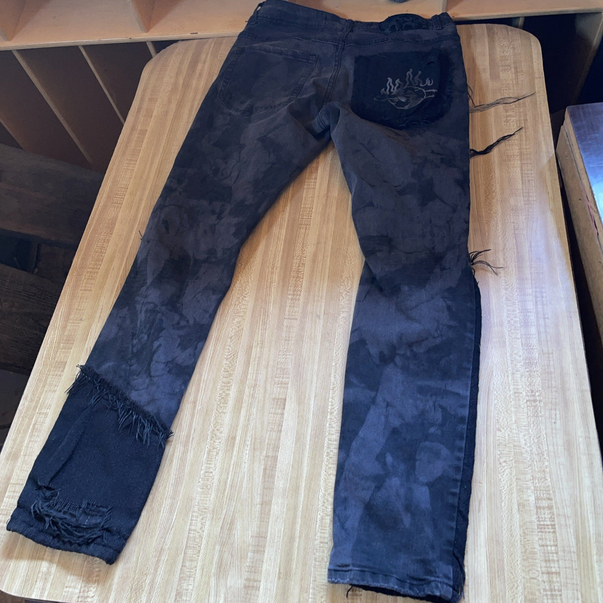 R3bel Jeans Distressed Thrashed Embroidered 30/32