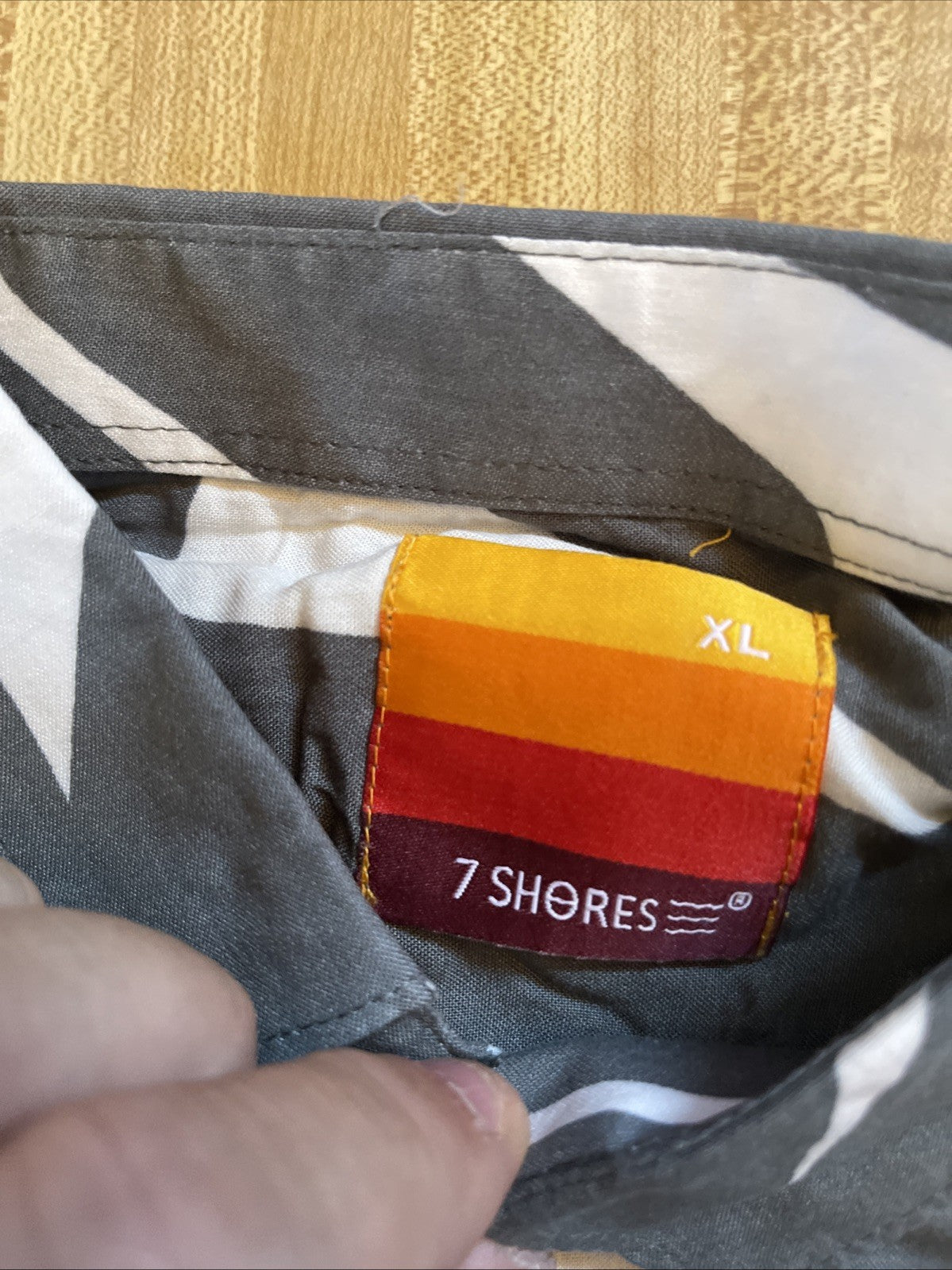 7 Shores Button Up XL