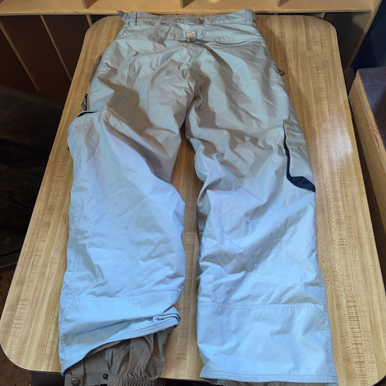686 Women’s Snowboarding Pants Large 