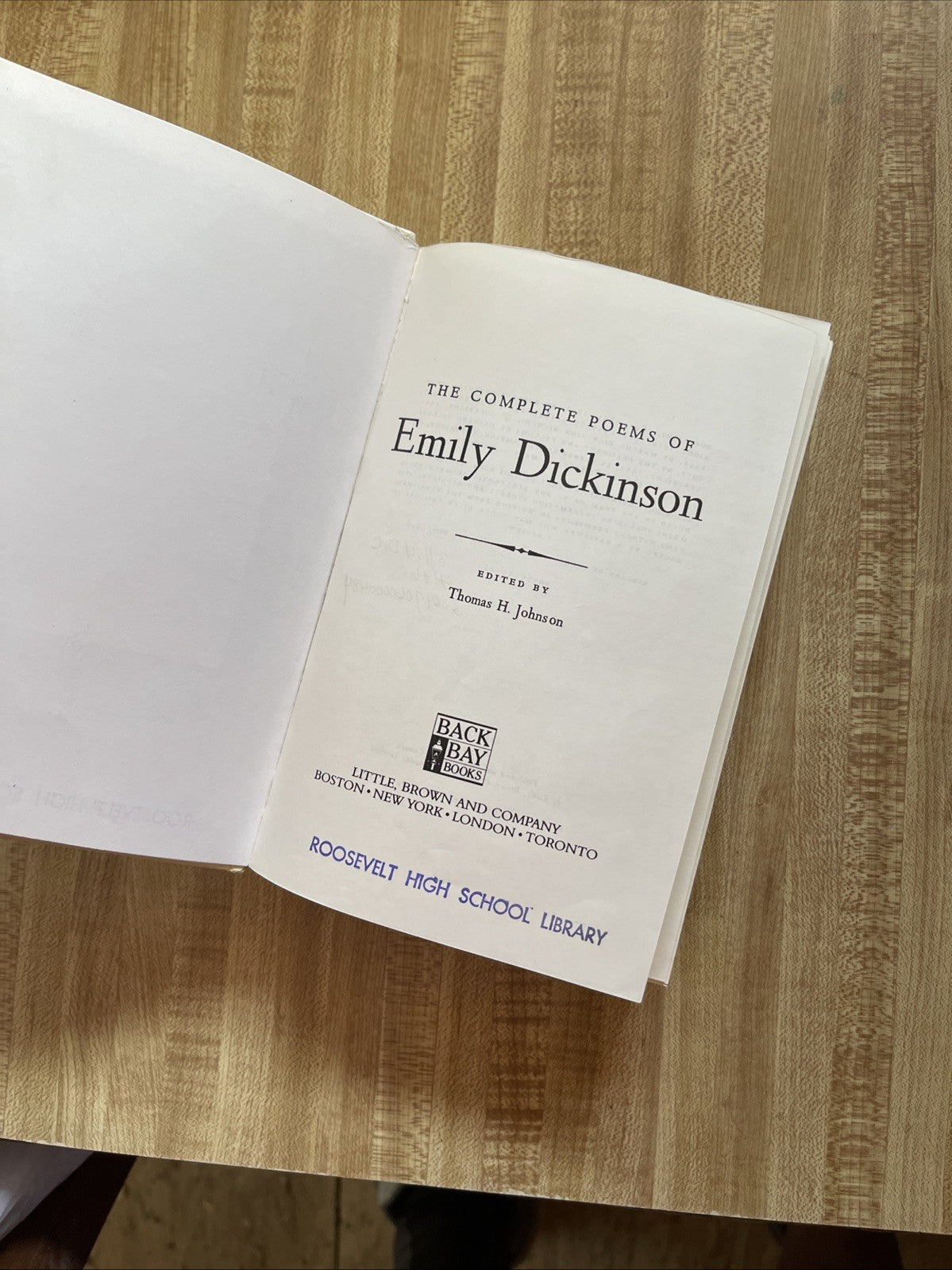 the complete poems of emily dickinson Hardcover 