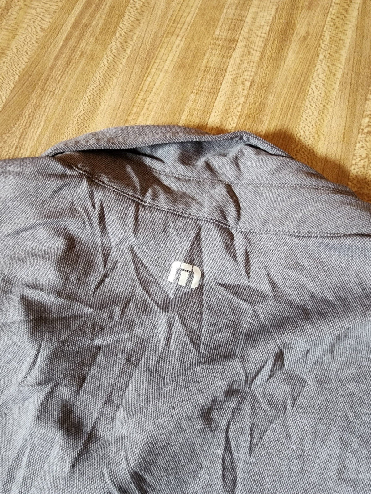 travis Mathew polo XL