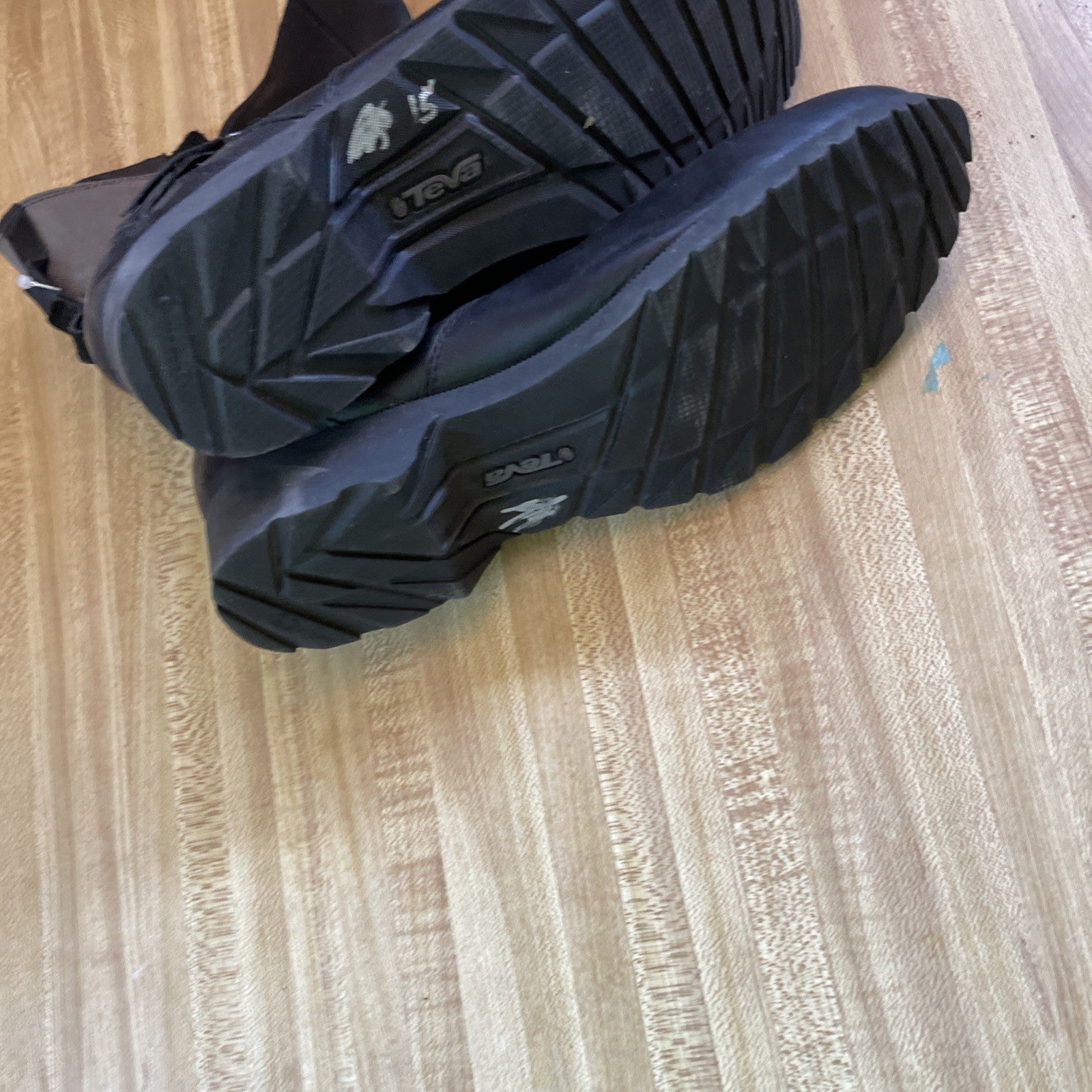 teva boots women size 9