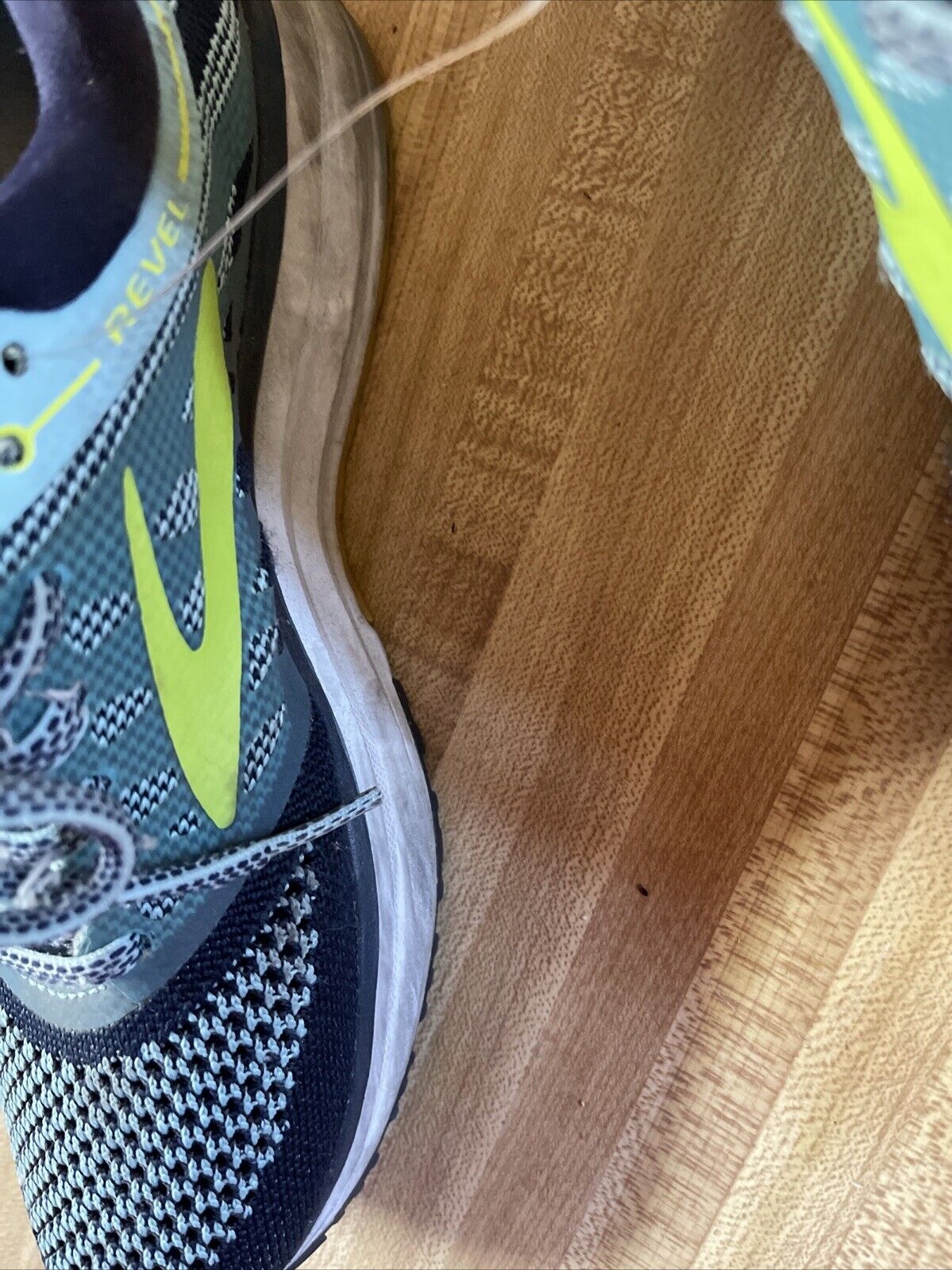 Brooks Revel Size 6