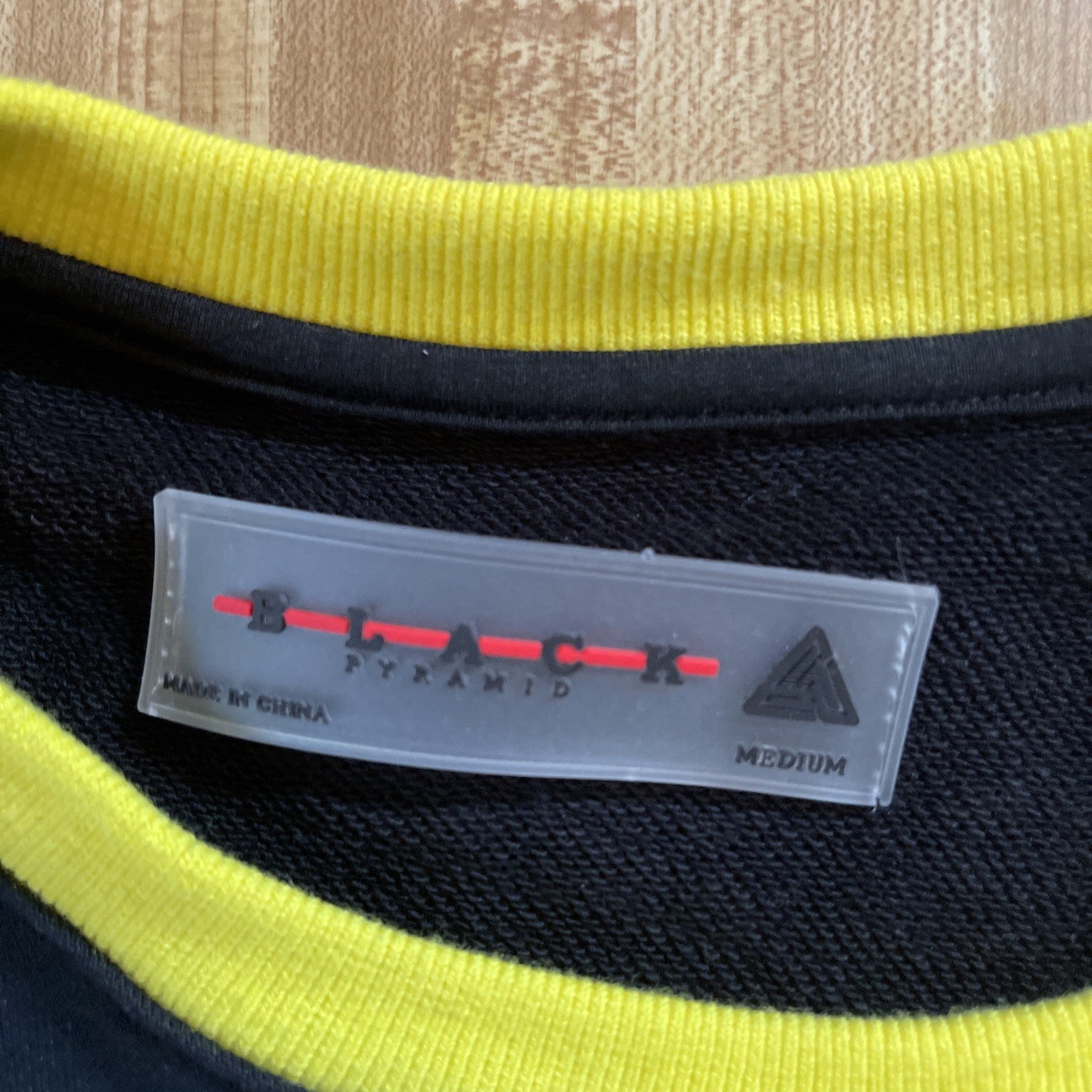 black pyramid sweatshirt medium