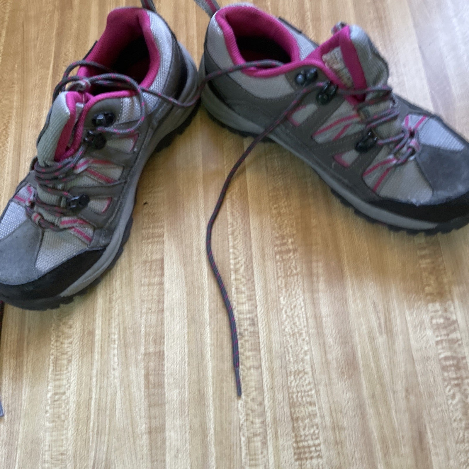 Bearpaw Hiking Shoes 6.5