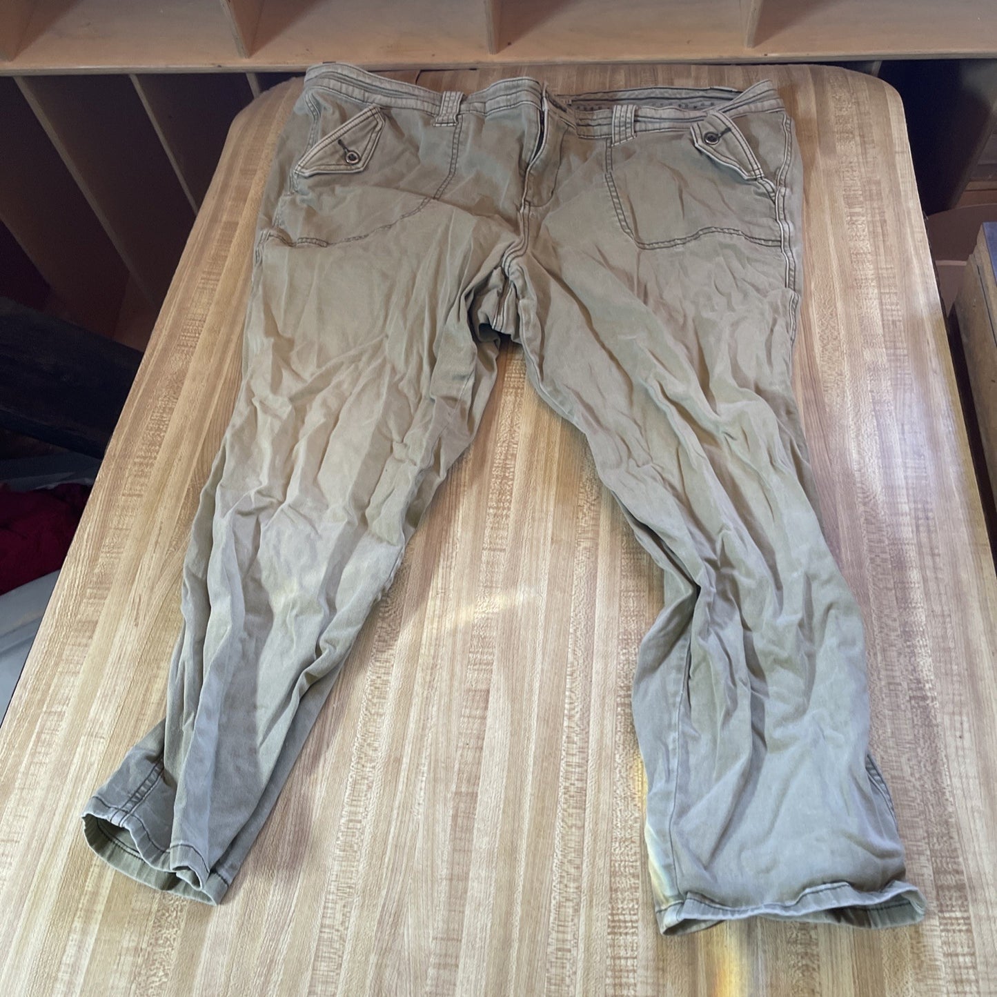 Torrid Pants 24 Flap Pockets Missing A Button On The Back Pocket