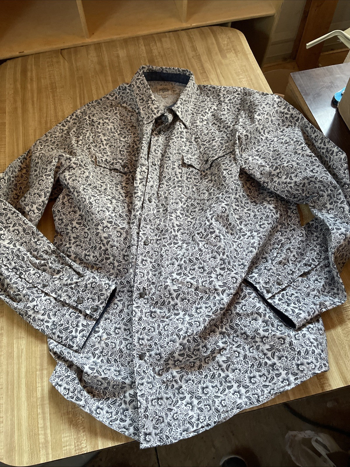 moonshine spirit pearl snap shirt XXL