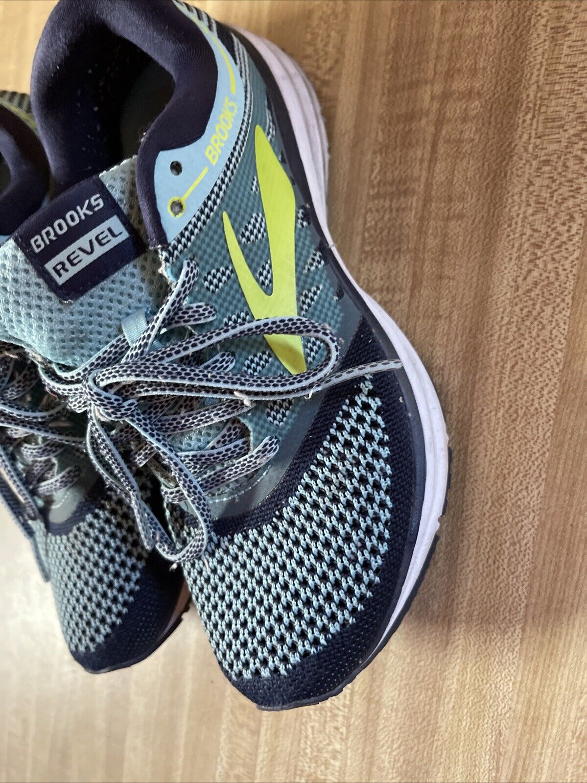 Brooks Revel Size 6